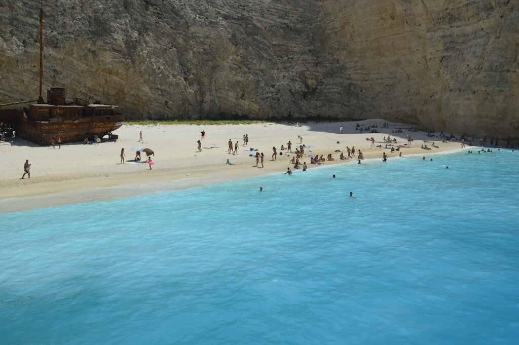Dünyaca Ünlü Navagio Plajı, Yunanistan'ın Simge Gemi Enkazını Korumak İçin Genişletiliyor