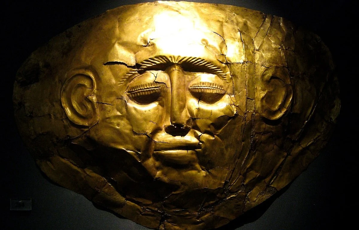 Agamemnon'un maskesi olarak bilinen altın Miken ölüm maskesi.