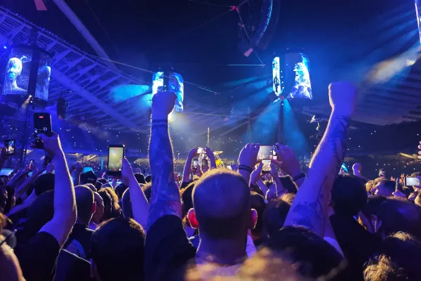 Metallica, Atina Stadyumu'nda Mikro Depreme mi Neden Oldu?