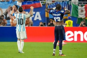 Messi ve Arjantin, Cape Verde'yi 3-2 Mağlup Ederek Dünya Kupası'nda Son 16'ya Yükseldi