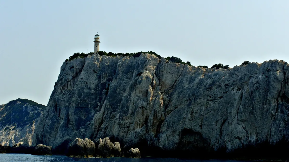 Lefkada Adası'ndaki Aşk ve Ölümle Bağlı Tepe
