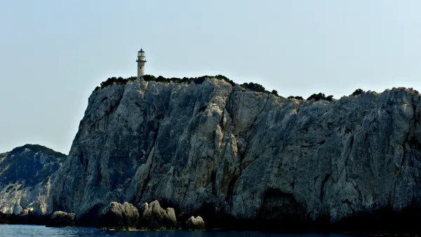Lefkada Adası'ndaki Aşk ve Ölümle Bağlı Tepe