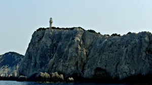 Lefkada Adası'ndaki Aşk ve Ölümle Bağlı Tepe