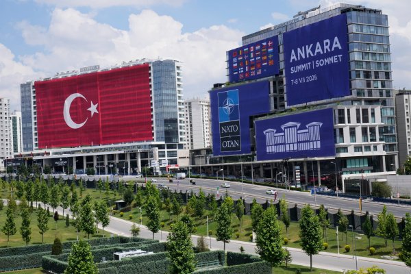 NATO, Trump'a Gücünü Kanıtlamak İçin Silah Anlaşmalarında 'Büyük Açıklama'ya Hazırlanıyor