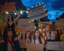 Rusya Ukrayna'nın Gaz Tesislerine Üç Gündür Saldırıyor, Zelenskyy Protesto Dalgasıyla Karşı Karşıya