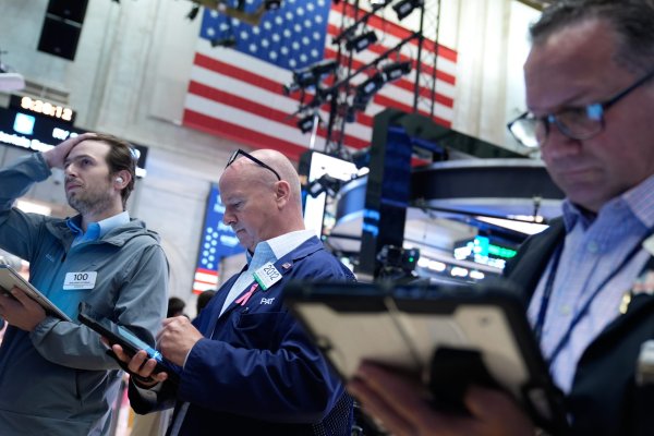 İran-ABD Gerilimiyle Wall Street Karışık Sinyal Verdi, Petrol Fiyatları Fırladı