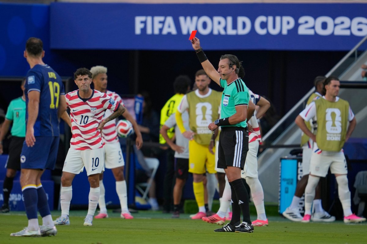 FIFA, Trump'ın Balogun'un Kırmızı Kartından Sonra 'Şüpheli' Olduğunu İddia Ettiği Dünya Kupası Hakemini Övdü