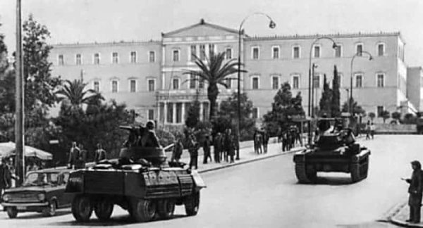 24 Temmuz 1974: Yunanistan'da Demokrasinin Yeniden Doğuşu
