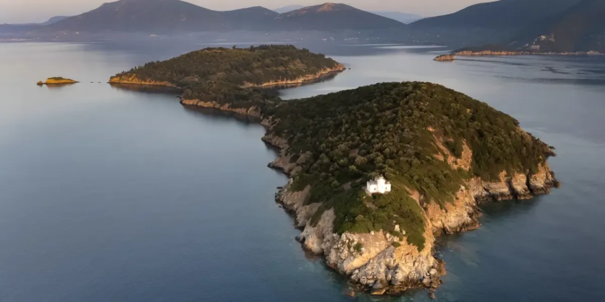 Taş Kalıntıları ve Zeytinlikleriyle Yunan Özel Adası 35 Milyon Euro'ya Satışta