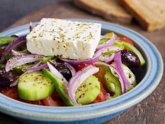 Dünya'nın En Sağlıklı Salatalarından Biri: Yunan Salatası (Horiatiki)