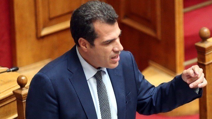Plevris'ten Yunan Bayrağı ve Diline Anayasal Koruma Desteği