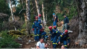 Yunan Kurtarma Ekipleri Uzak Bölgede Mahsur Kalan Fransız Dağcıyı Kurtardı
