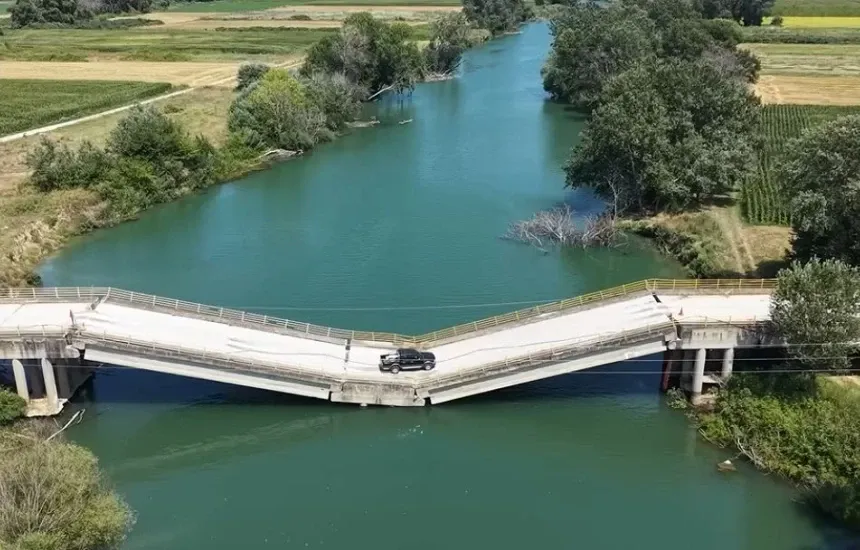 Yunanistan'da Üç Yıl Önce Çöken Köprü Hâlâ Kullanılıyor