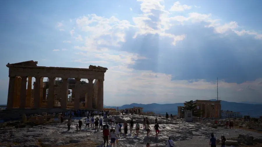 Atina Akropolis Yakınında Bıçaklı Saldırı: Amerikalı Turistler Yaralandı, Şüpheli Gözaltında