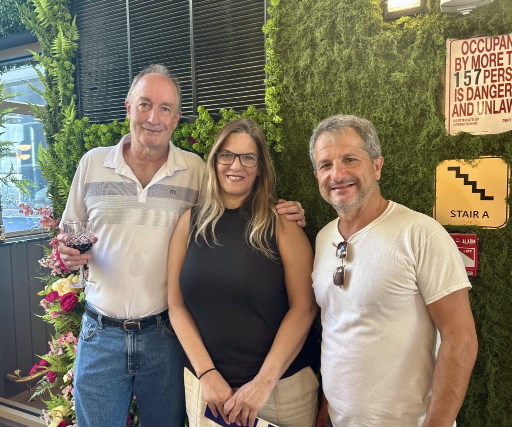 Hellenic Odyssey Network kurucuları Andrew Pagoulatos, Alexandra Pantazis ve Neo Antoniades.