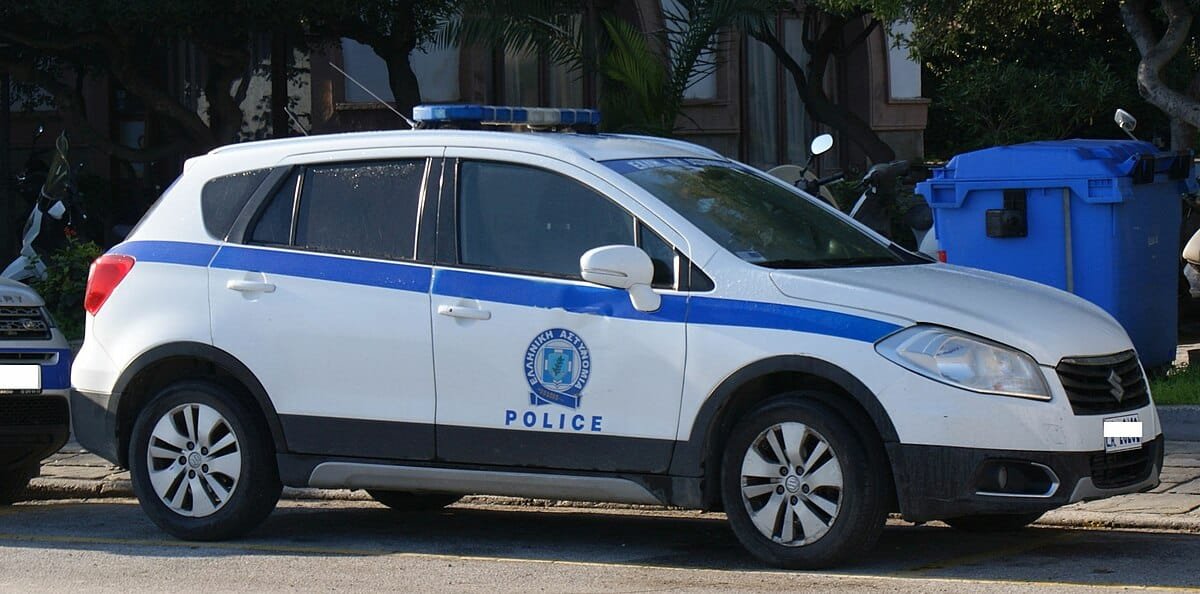 Atina'da Bir Semtte Bavul İçinde Ceset Bulundu