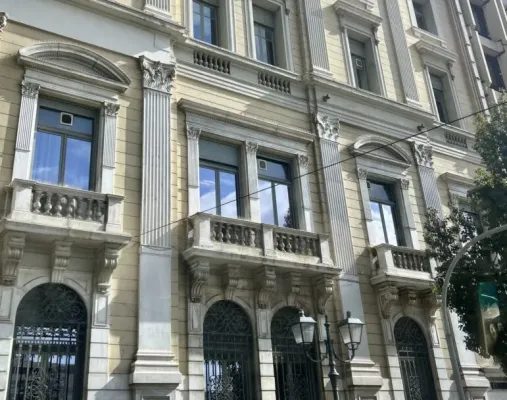 Atina Akropolis'ten İbaret Değil – Burası Benim Evim