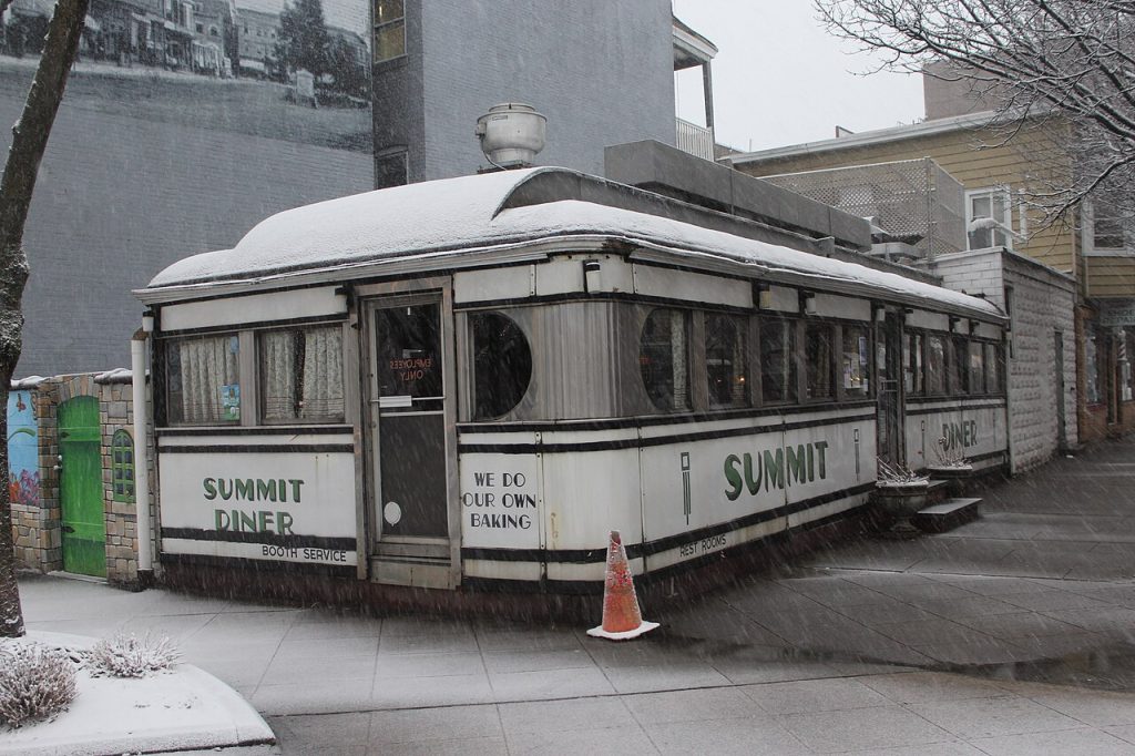 Summit, New Jersey'deki Summit Diner. Fotoğraf: WikiZPT, CC0, Wikimedia Commons aracılığıyla