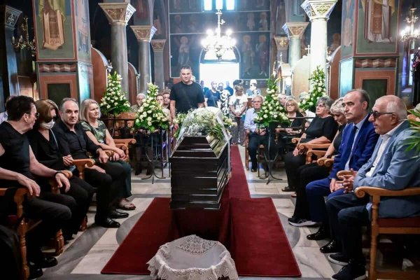 Yunanistan, Efsanevi Şarkıcı Mary Linda'ya Son Vedasını Etti