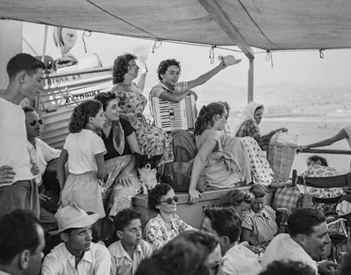 Yaz'a Yelken Açmak: Robert McCabe'nin Savaş Sonrası Yunanistan'ı
