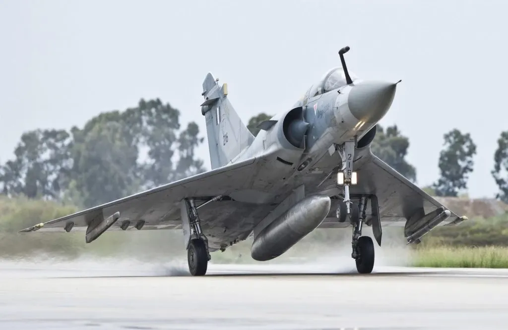 Yunanistan Patriot Bataryalarını Mirage Jetleriyle Değiştiriyor