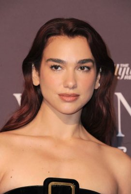 Dua Lipa, Jared Kushner'ın Arnavutluk'taki Lüks Tatil Köyü Projesine Karşı Protestolara Destek Verdi