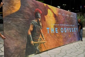 Yunanistan'da 'The Odyssey' Filminin Reklam Panosu Kuruluyor