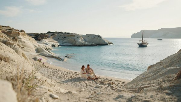 Milos Adası 2026 Yazında Saklı Plajlarıyla Akdeniz Turizminin Yeni Gözdesi