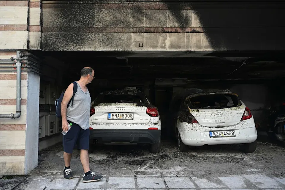 Yunanistan'da Hükümet Partisi Üyelerinin Evlerine Molotofkokteyli Saldırısı: 1 Ölü, 3 Yaralı