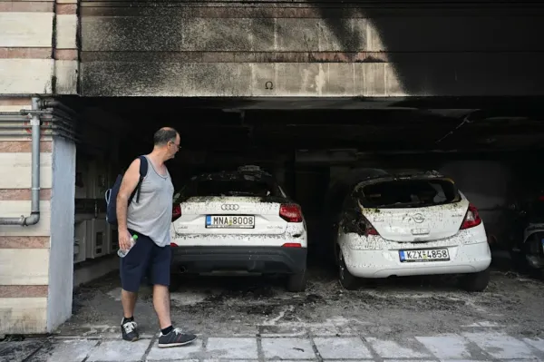 Yunanistan'da Hükümet Partisi Üyelerinin Evlerine Molotofkokteyli Saldırısı: 1 Ölü, 3 Yaralı