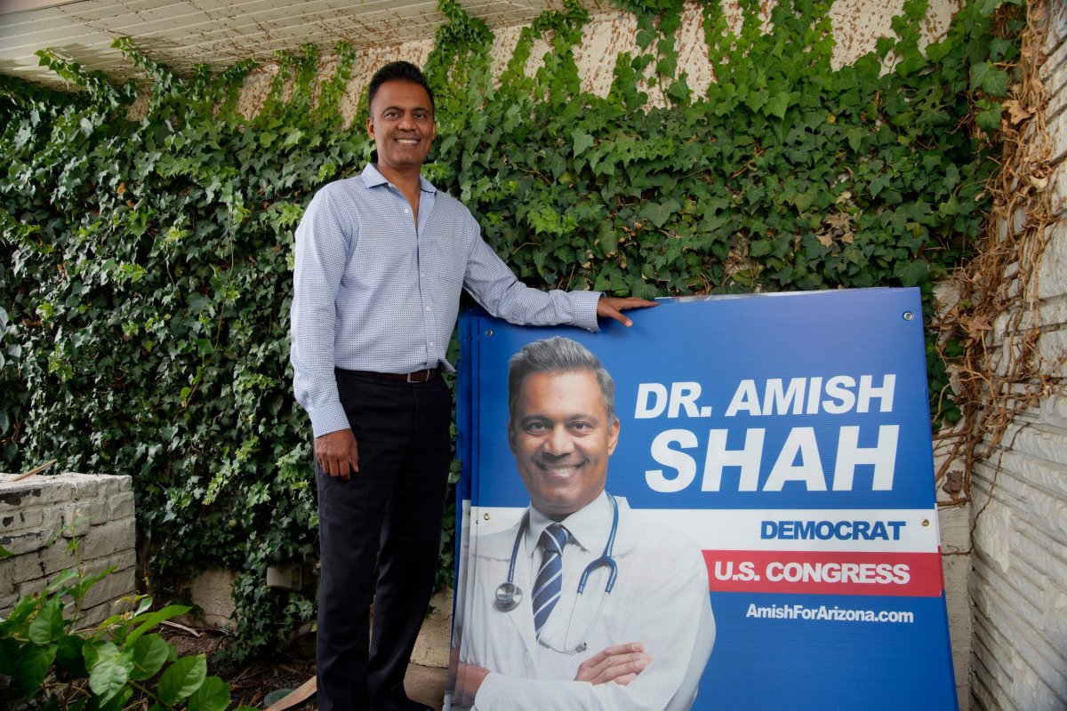 Amish Shah Arizona'da Demokratik Kongre Ön Seçimini Kazandı, Parti Kuruluşuna Darbe