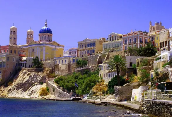 Yunanistan'ın Sire Adası, Expedia'nın 2026'nın En Popüler 10 Destinasyonu Arasında