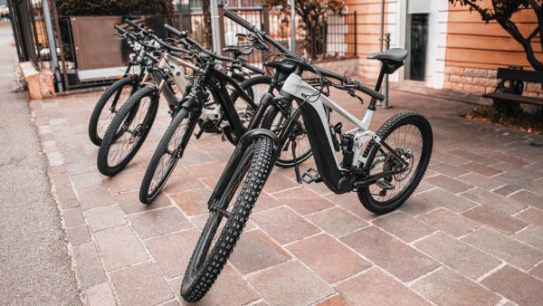 Pire'de 2.260 Sahipsiz Elektrikli Bisiklet Açık Artırmayla Satılacak