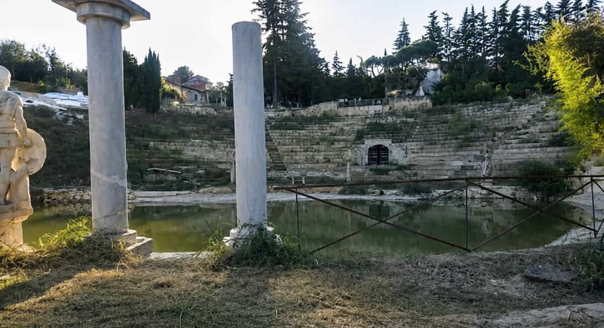 İtalyan Adam Sahte Roma Amfitiyatrosu Yapıp 10 Yıl Turist Gezdirdi
