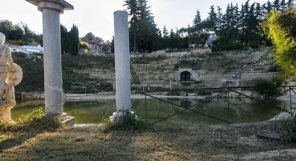 İtalyan Adam Sahte Roma Amfitiyatrosu Yapıp 10 Yıl Turist Gezdirdi