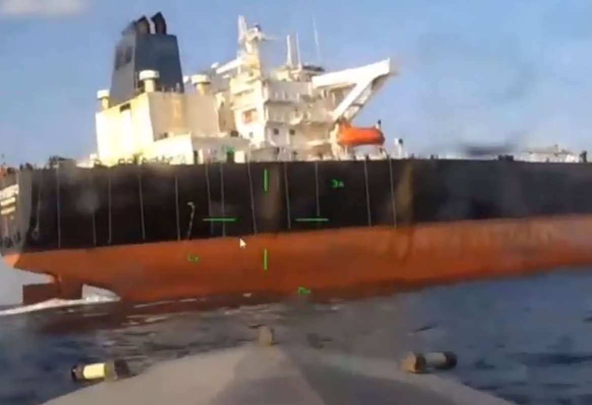 Karadeniz Petrol Terminali'nde Yunan Şirketlerine Ait İki Tanker Ukrayna İHA'larının Hedefi Oldu