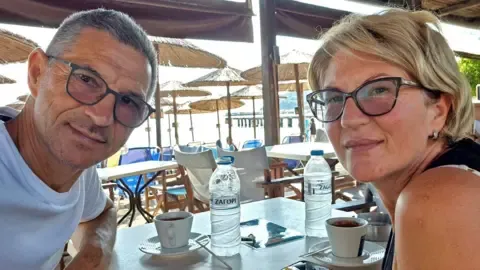 "Birlikte Ölürüz, Birlikte Ölürüz": Ryanair'de Kısmen Uçaktan Fırlayan Yolcunun Eşi Konuştu