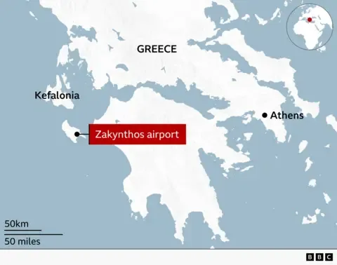 Yunanistan'a ait F-16 savaş uçağı yoğun Zakynthos Havalimanı'na acil iniş yaptı
