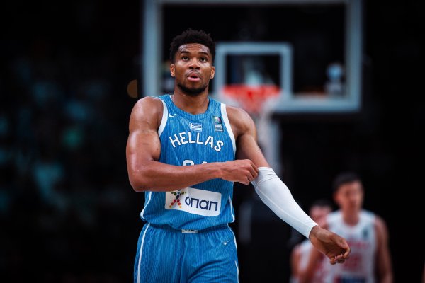 Giannis Antetokounmpo Yunanistan'ın Paris 2024 Bayrak Taşıyıcısı Seçildi