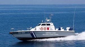 Kefalonia'nın Batısında Yelkenli Tekne Batıyor, İki Kişi Kurtarılıyor