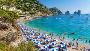 İtalya, Yunanistan, İspanya, Hırvatistan ve Fransa'dan Ortak Akdeniz Hamlesi: 2026'da Plajlar İçin Rezervasyon, Ziyaretçi Sınırı ve Giriş Ücreti Zorunluluğu