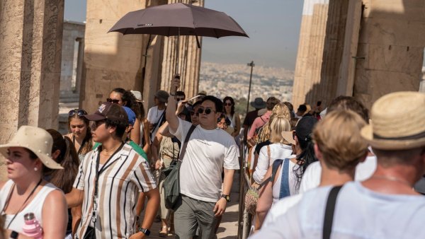 Yunanistan'da İlk Yaz Sıcak Hava Dalgası: Termometreler 42°C'yi Görecek