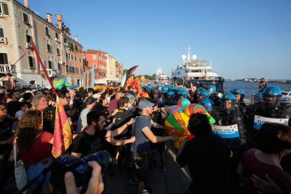 Trump'ın Elçisi Venedik'te Protesto Edildi: Süper Yat Diplomasisi Turu Devam Ediyor