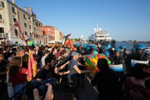 Trump'ın Elçisi Venedik'te Protesto Edildi: Süper Yat Diplomasisi Turu Devam Ediyor