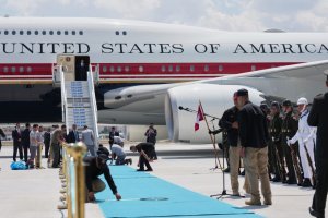 Trump, Türkiye'den Dönerken Sürpriz Uçak Değişikliği: Katar'ın Hediye Ettiği Jet Yerine Eski Air Force One