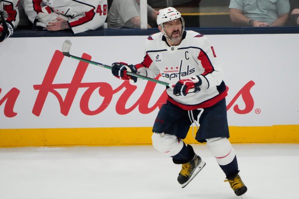 Alex Ovechkin 'Geri Döndüm!' Dedi ve Capitals ile 22. NHL Sezonu İçin Anlaştı