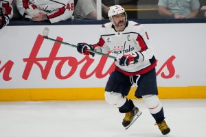 Alex Ovechkin 'Geri Döndüm!' Dedi ve Capitals ile 22. NHL Sezonu İçin Anlaştı