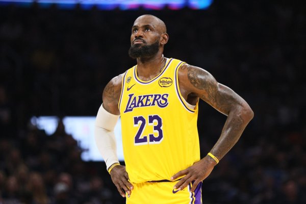LeBron James'in Serbest Ajans Kararı İçin Valiler, NHL ve NFL Bekliyor