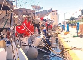 Hürriyet Yazarından Uyarı: Yunan Adaları Türk Bayraklarıyla Dolup Taşıyor