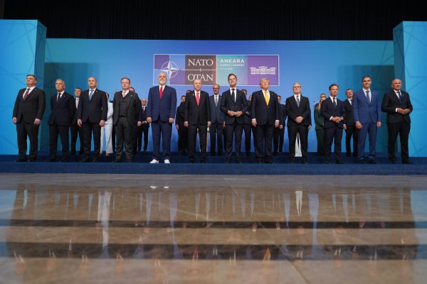 Erdoğan'dan NATO Liderlerine Sıra Dışı Hediye: İsimli Tabanca